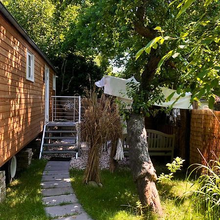 Zirkuswagen Mit Outdoor Whirlpool Und Garten Petershagen-Eggersdorf Экстерьер фото