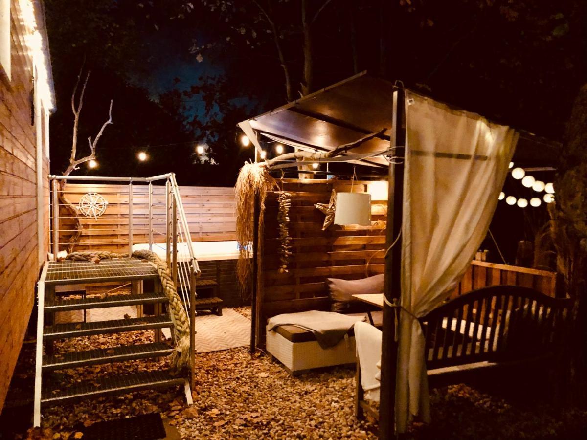 Zirkuswagen Mit Outdoor Whirlpool Und Garten Petershagen-Eggersdorf Экстерьер фото