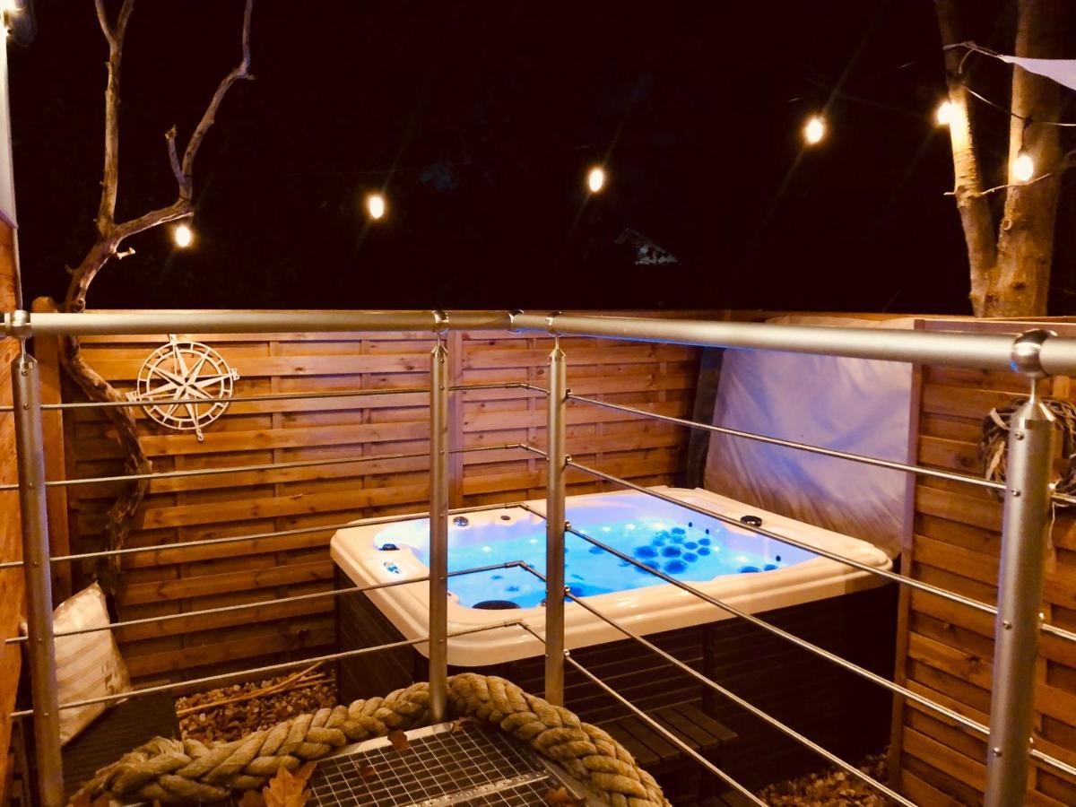 Zirkuswagen Mit Outdoor Whirlpool Und Garten Petershagen-Eggersdorf Экстерьер фото