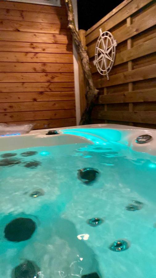 Zirkuswagen Mit Outdoor Whirlpool Und Garten Petershagen-Eggersdorf Экстерьер фото